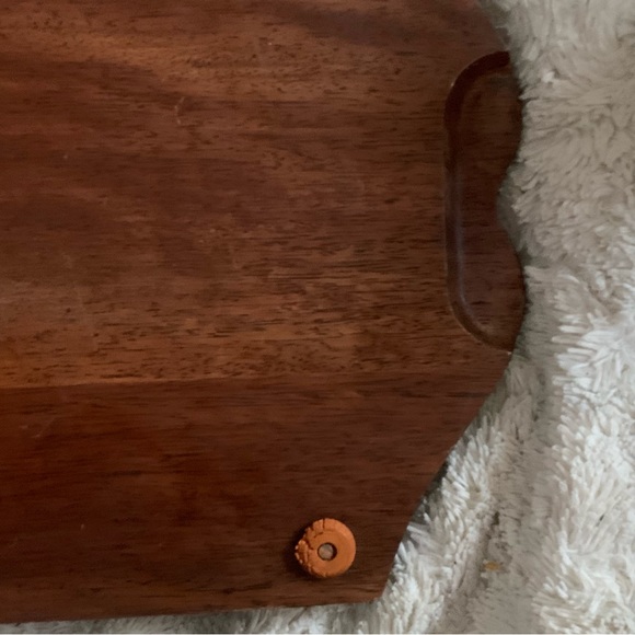 Vintage Wooden Serving tray/charcuterie board with Green Floral Tile - Picture 9 of 10